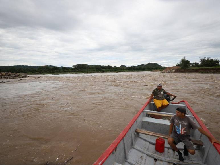 Rodeados de agua permanecen pobladores de Valle, tras paso de Pilar