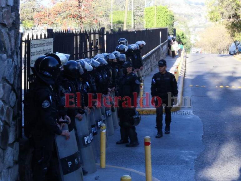 Totalmente blindada amanece Corte Suprema de Justicia por audiencia de JOH (FOTOS)