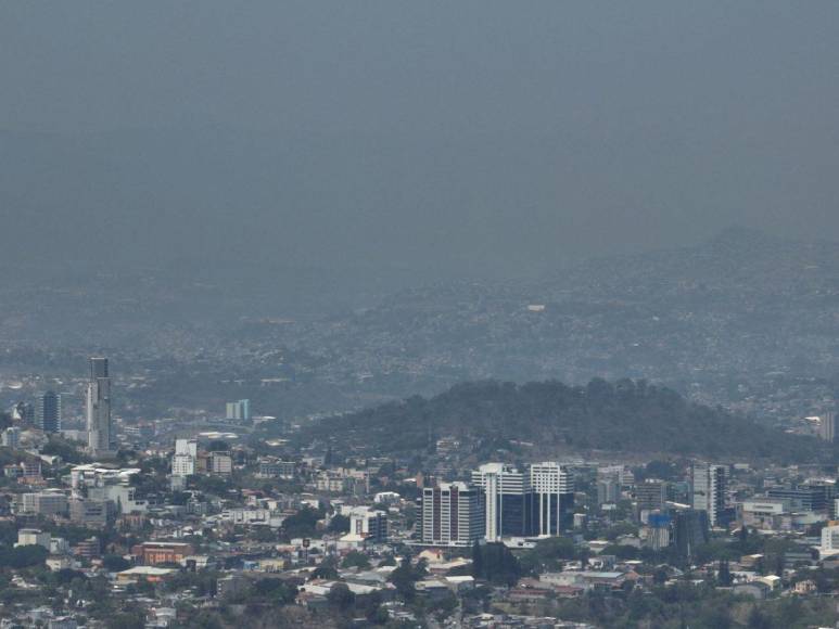 En imágenes: así luce la capital luego del pavoroso incendio forestal que estremeció el cerro El Trigo