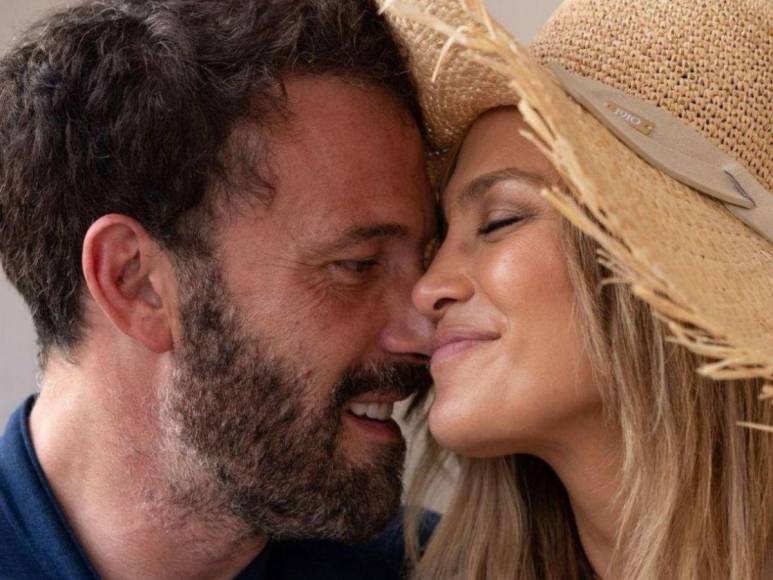 JLo pasea con un amigo en medio de ‘crisis matrimonial’ con Ben Affleck