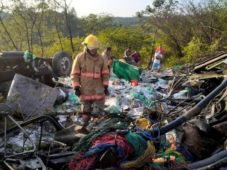 Las estremecedoras imágenes del fatal accidente que dejó dos muertos en la cuesta de La Virgen