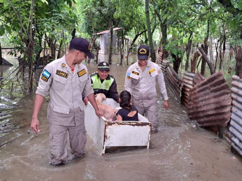 Fuertes inundaciones en la zona norte de Honduras por frente frío