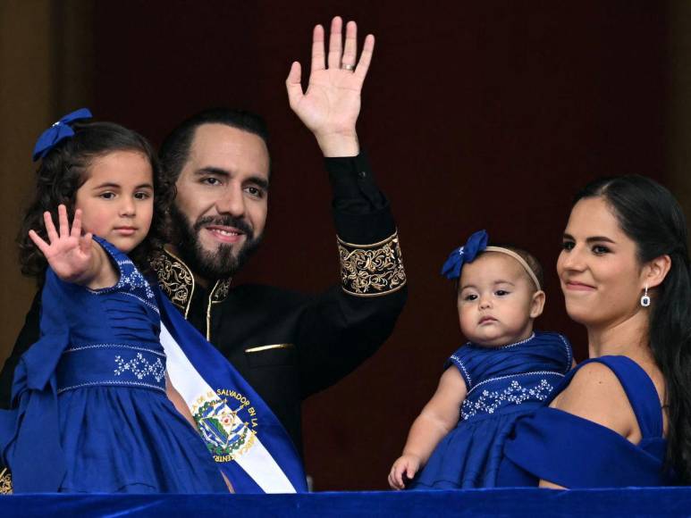 El look de Gabriela Rodríguez y sus hijas en la toma de posesión de Bukele