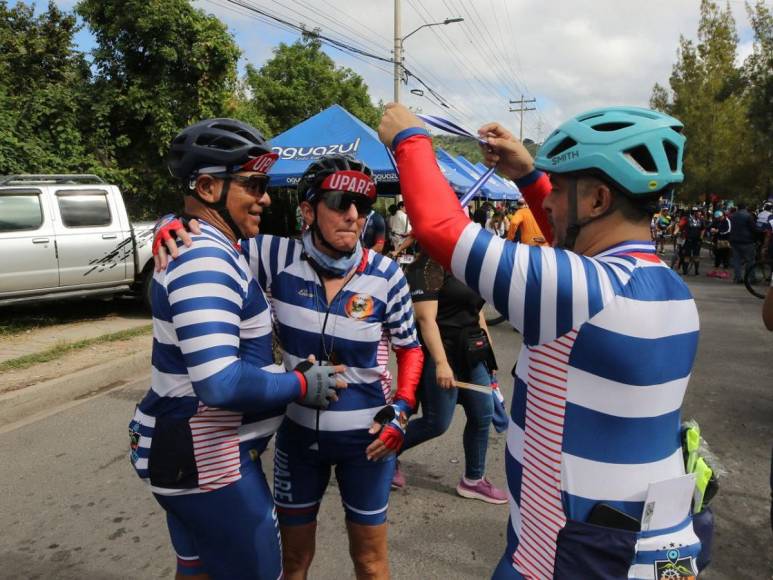 Jackelin Rock, la admirable abuelita de la Vuelta Ciclística