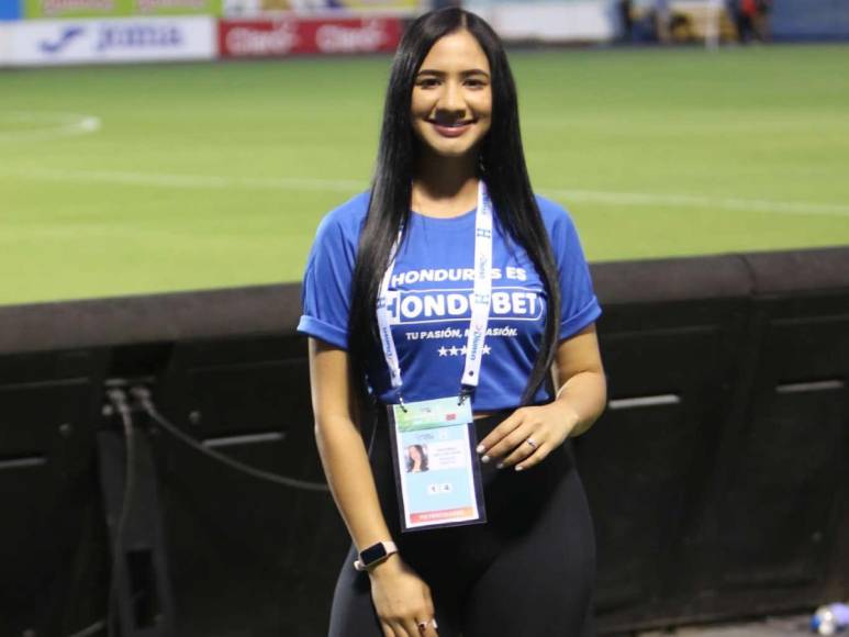 ¡Hermosas! Las bellas damas que engalanan la previa del Honduras vs Trinidad y Tobago