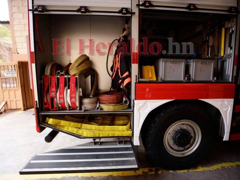 Así son los costosos camiones bomberos: modernos, pero con dificultades para operar