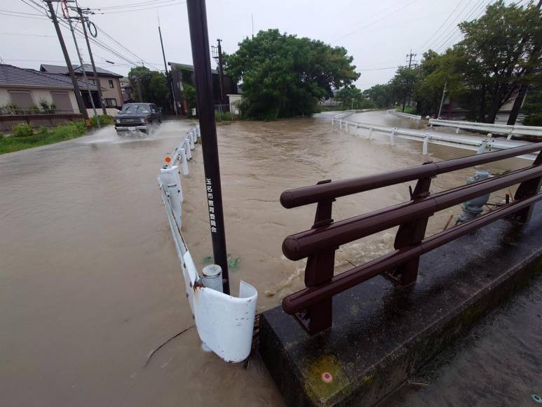 El tifón Shanshan deja 4 muertos, más de 100 heridos e inundaciones en Japón