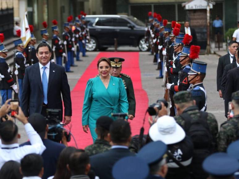 De turquesa, así luce la presidenta Xiomara Castro en las fiestas patrias 2024