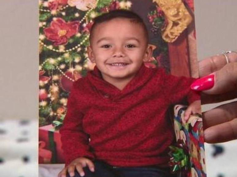 Niño de 3 años se ahoga en parque acuático de Texas mientras su madre usaba celular