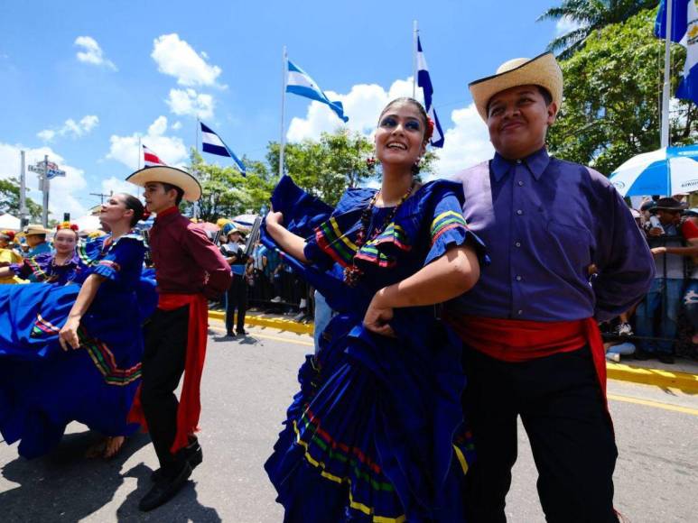 Las imágenes que dejaron los desfiles patrios en San Pedro Sula