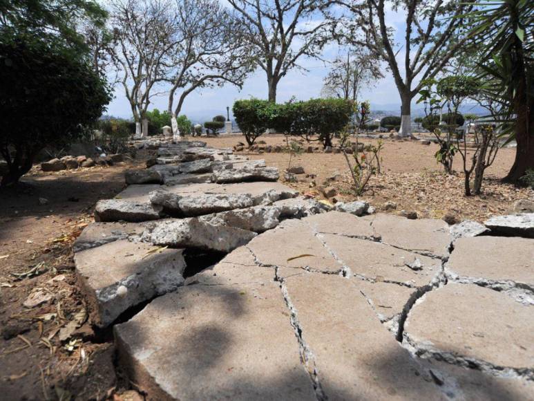 Inician trabajos para restaurar y dar nuevo rostro al histórico parque La Leona