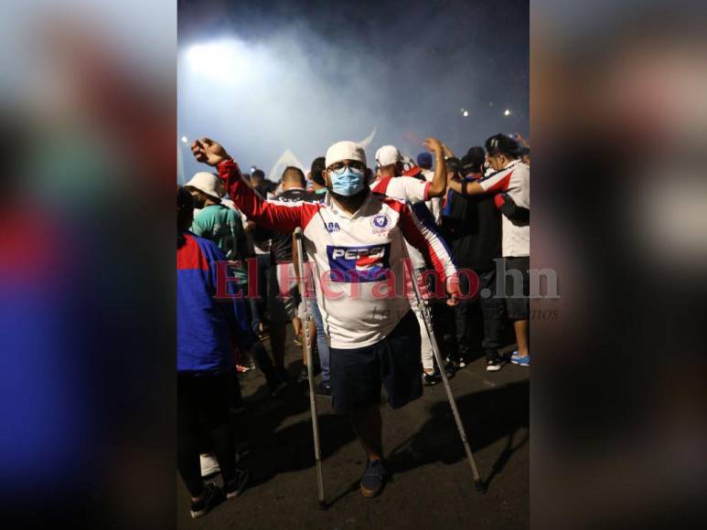 ¡Fiesta de tres colores! Así fue el carnaval de la Ultra Fiel previo al Olimpia vs Municipal