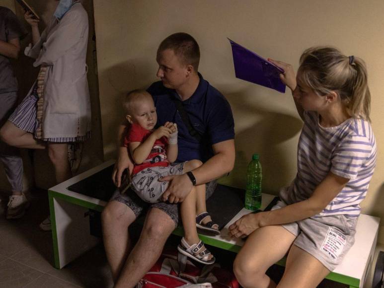 Las fotos más impactantes del bombardeo ruso al Hospital de niños en Kiev, Ucrania