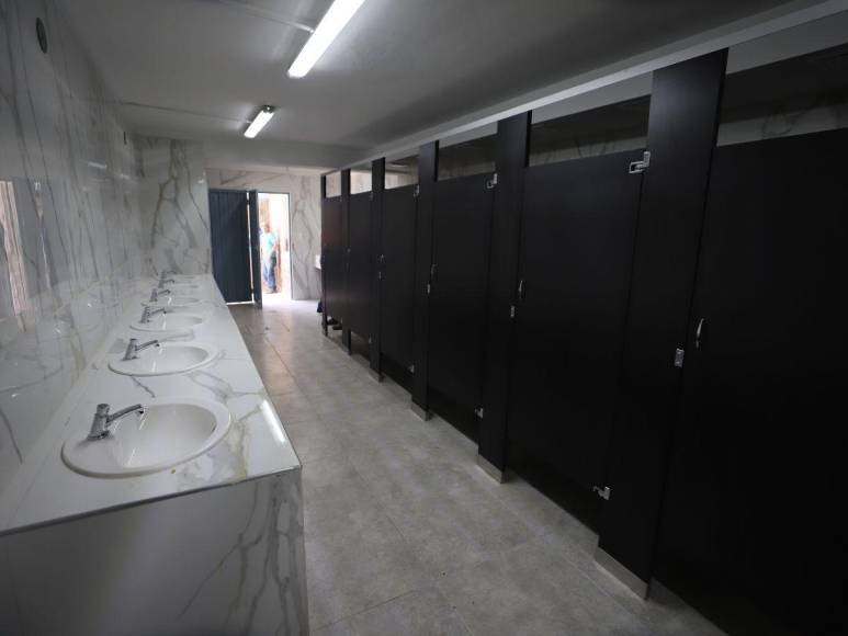 ¡De lujo! Así lucen los nuevos baños públicos en el centro de Tegucigalpa