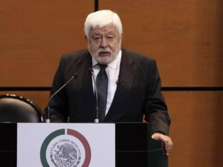 Con huevos en su abdomen y tres largos dedos: así son los “extraterrestres” presentados en Congreso de México