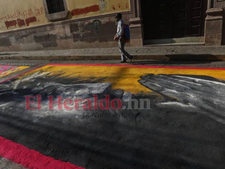 Tapetes de la fe embellecen a Tegucigalpa tras dos años de pandemia