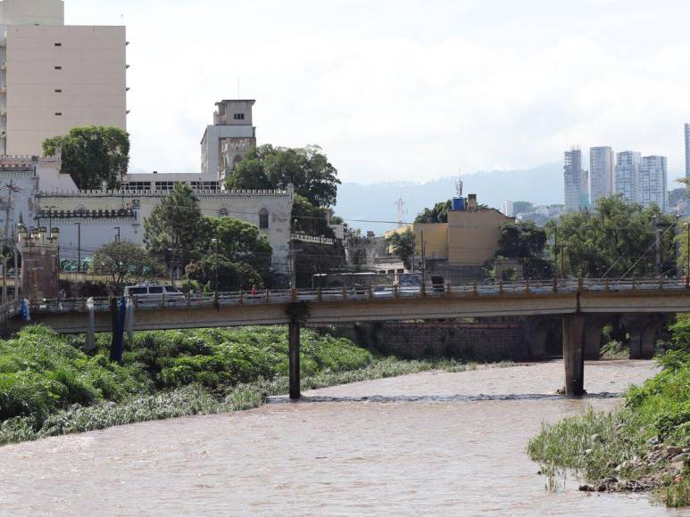 Los Jucos y Alameda, los sectores más afectados por las lluvias en la capital