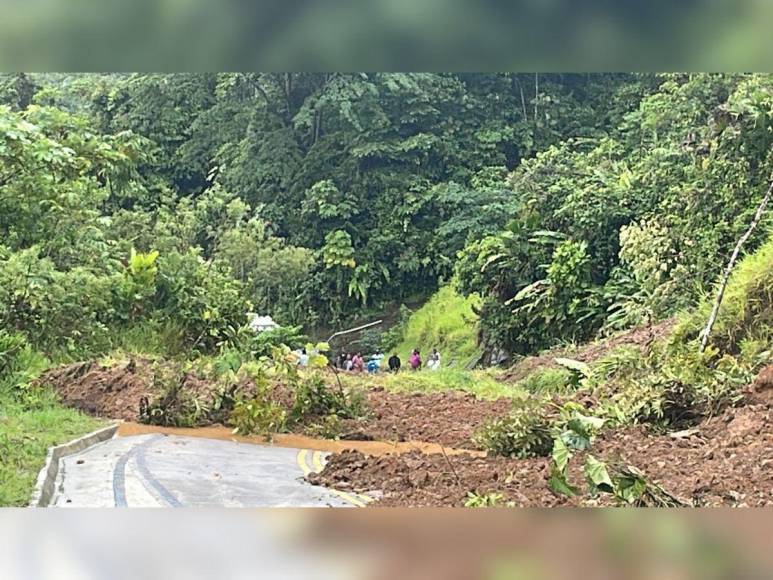 Las imágenes tras el alud de tierra que ya suma 33 muertos en Colombia