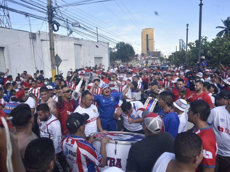 ¡Fiesta merengue! El Morazán se viste de blanco para el clásico Olimpia-Motagua