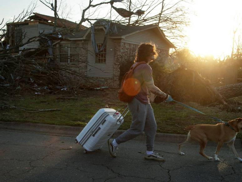 Las devastadoras imágenes del tornado que dejó varios muertos en Estados Unidos