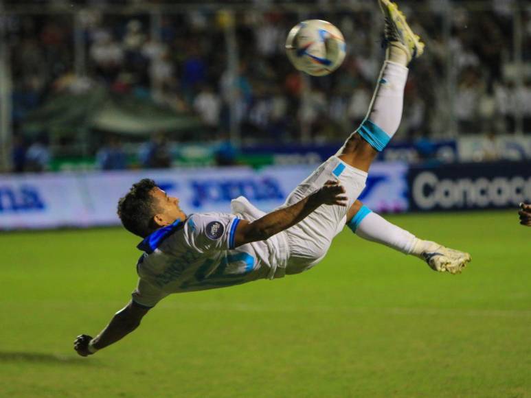 Ovaciones, los consejos de Rueda a Ruiz, ola de celebraciones y todo lo que no se vio en la goleada de Honduras ante Granada