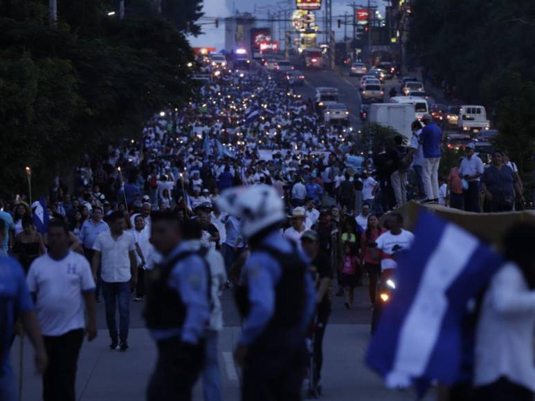 Así avanza marcha de las antorchas que exige renuncia de Xiomara Castro