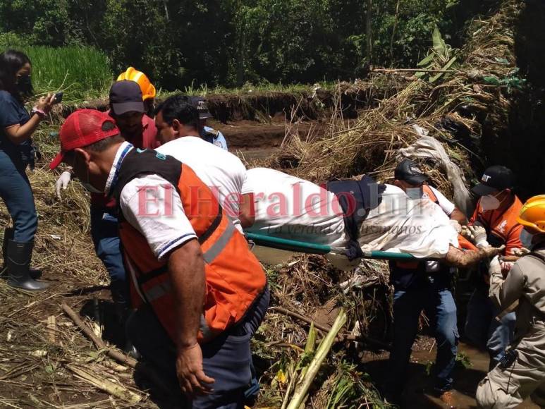 El doloroso rescate de familia que murió ahogada en San Francisco de Yojoa (Fotos)