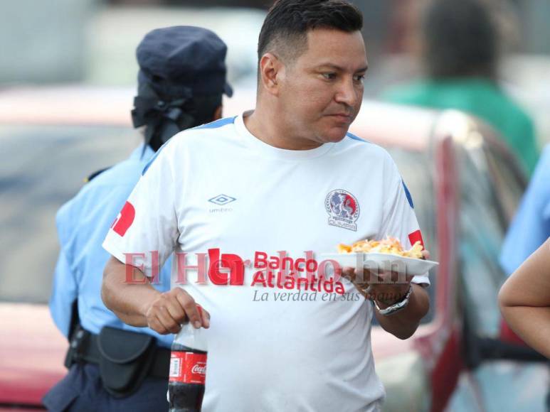 ¡Infierno blanco! Así se vive la previa del Olimpia-Municipal en el Chelato Uclés