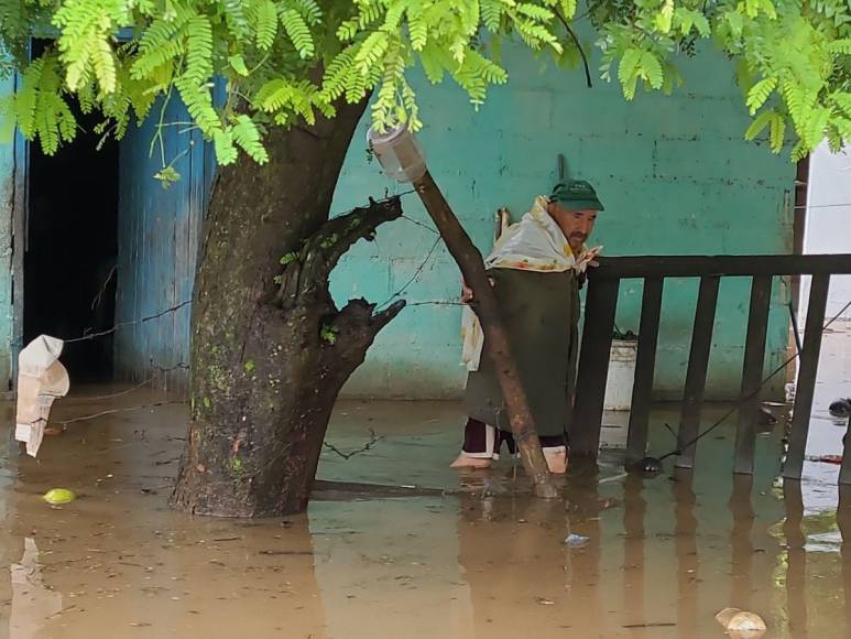 Fuertes inundaciones en la zona norte de Honduras por frente frío