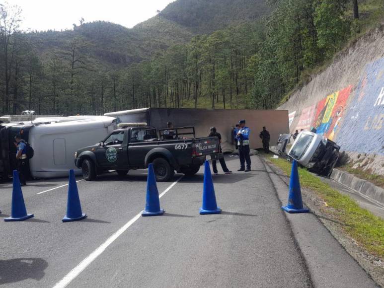 Rastra perdió el control y provocó colisión: las impactantes imágenes que dejó el brutal accidente donde murió un militar en la carretera CA-5