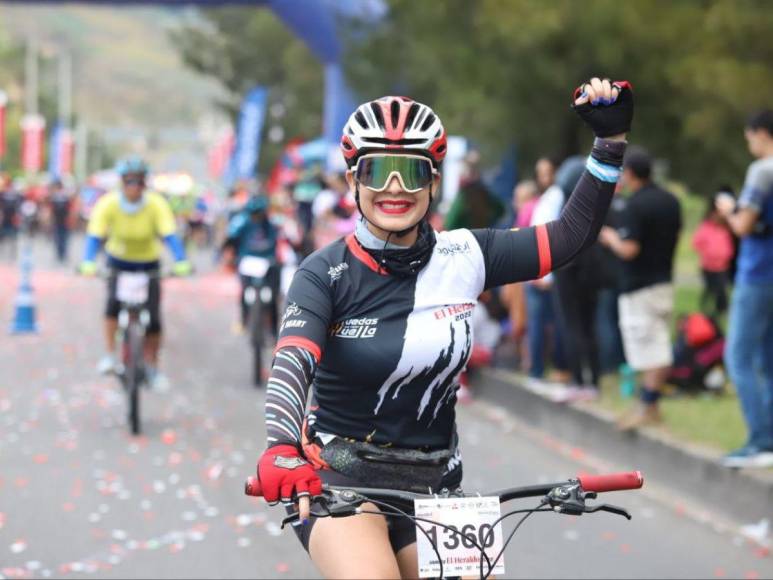 Guapas y talentosas: Las bellezas que adornaron la competencia ciclística más grande de Honduras