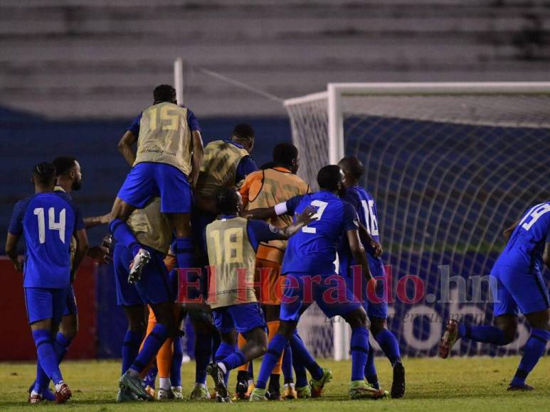 Desastre de la H, un intruso y noche para olvidar: Las imágenes del Honduras vs Curazao