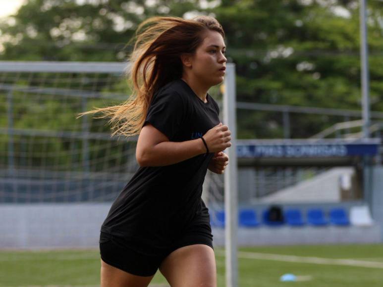 Madre de mellizos, estudiante universitaria y goleadora de la H y el Olimpia: así es la talentosa futbolista Linda Moncada