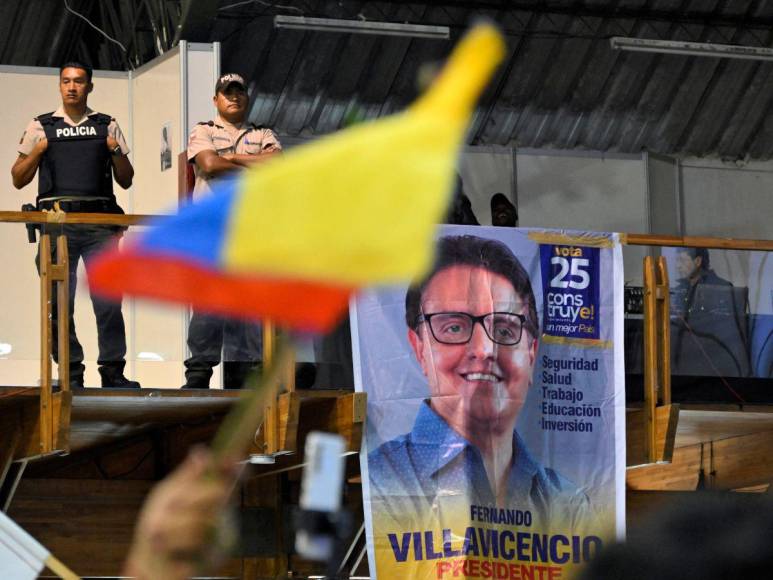 Conmoción y fuerte resguardo militar: así se desarrolló el entierro de Fernando Villavicencio en Ecuador