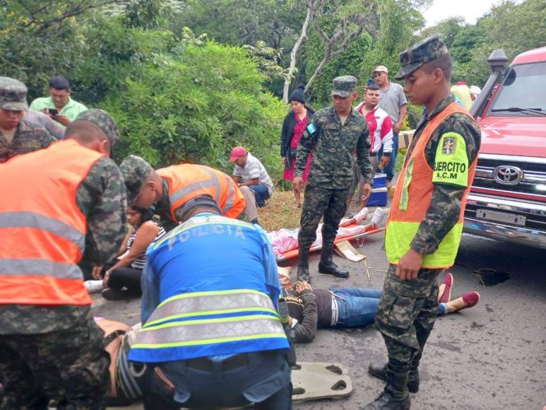 Caos en la carretera a Olancho luego de trágico accidente de autobús