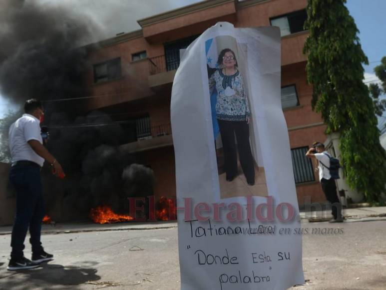 Así fue la violenta protesta del diputado Mauricio Rivera en Ciudad Mujer