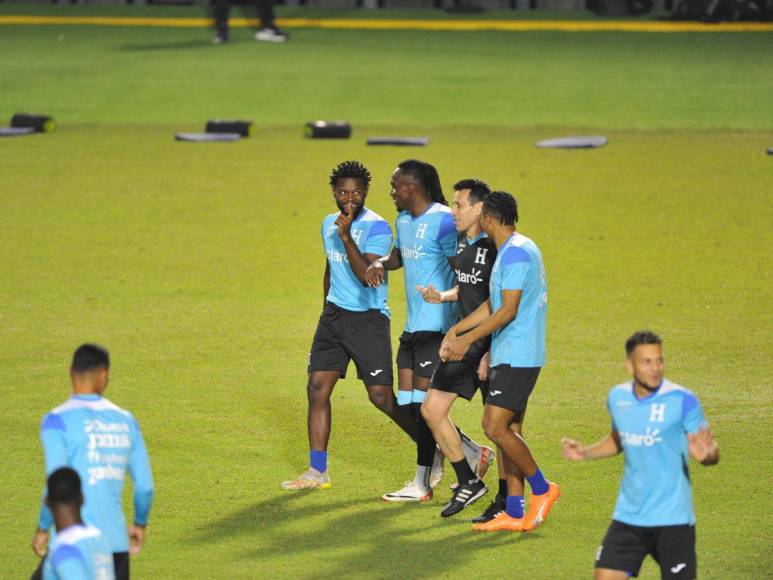 ¡Del aeropuerto a la cancha! Honduras entrenó en Tegucigalpa pensando en derrotar a Cuba