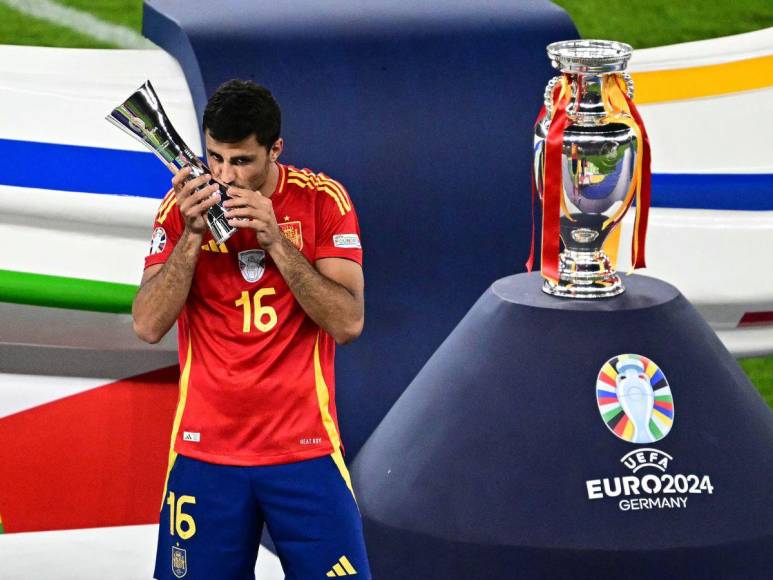 Eufórico festejo de España tras conquistar la cuarta Eurocopa de su historia