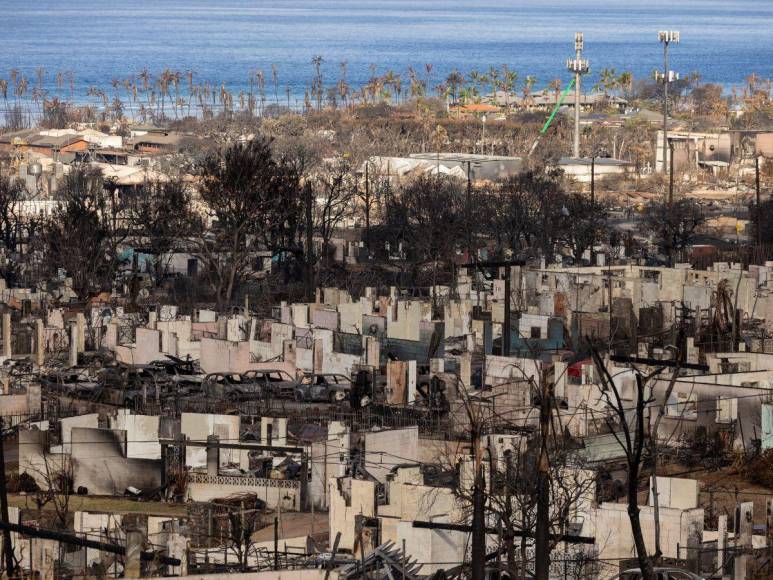 El misterio detrás la casa de techo rojo que sobrevivió a los incendios en Hawái