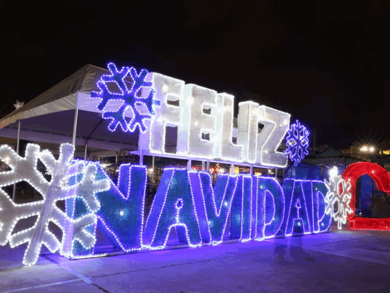 Luces, diversión y juegos en la Villa Navideña del bulevar Juan Pablo II