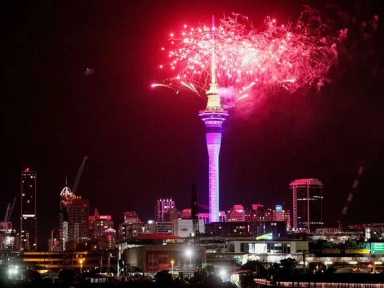 Con espectáculos de fuegos artificiales, así celebran Año Nuevo 2023 en el mundo