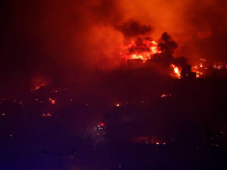 Imágenes del caos infernal que causó incendio forestal en Chile