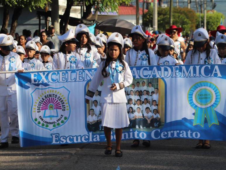 Así desfilaron los niños de los centros educativos de San Lorenzo, Valle