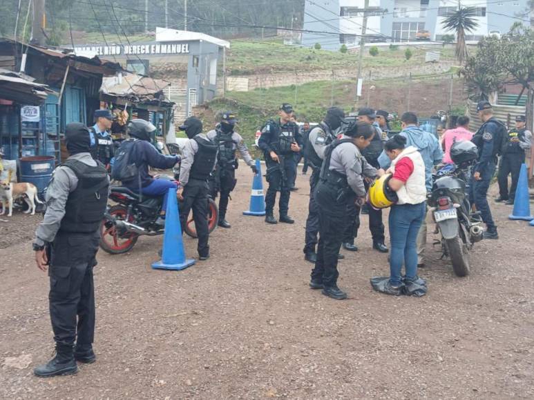 Las imágenes de la tardía intervención en la colonia Mirador de Oriente tras crimen de jóvenes