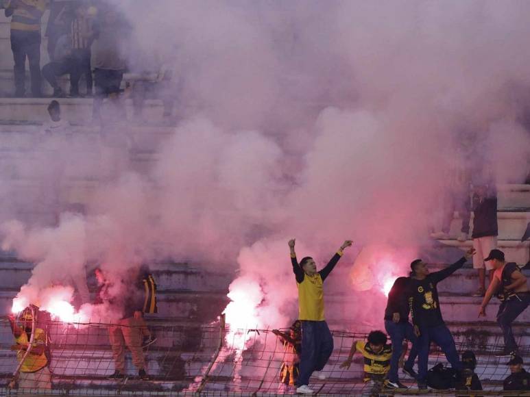 ¡Nada ha cambiado! Relajo de barra de Real España tras clásico