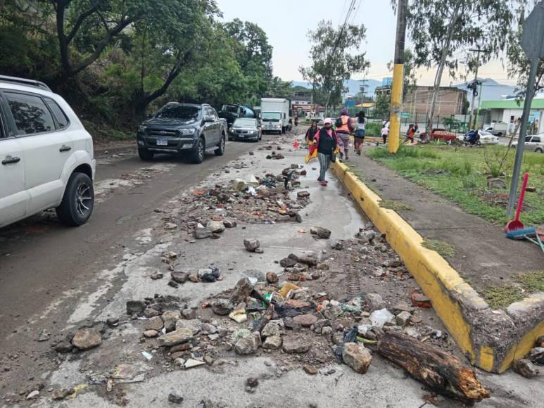 Lodo, desplome de muros y alcantarillas saturadas dejaron lluvias en el Distrito Central