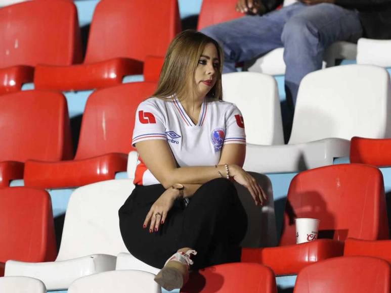 Bellas damas engalanaron el Olancho FC vs Olimpia: Esposa de futbolista causó furor