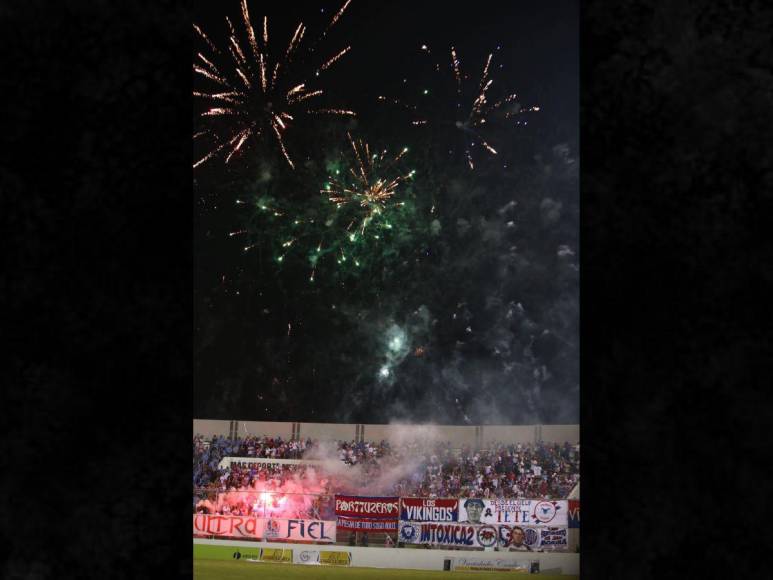 ¡Con juego de luces! Así celebró la Ultra Fiel el triunfo del Olimpia