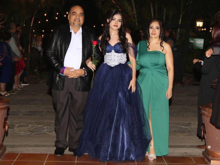 Prom Night 2024 de la Saint John’s Academy: Una noche de elegancia y triunfos