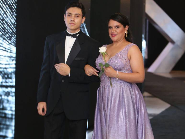 Sobriedad y tradición en la Prom Night 2023 de la Elvel School